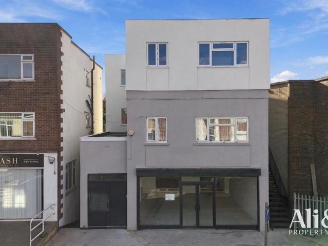 Flat for sale in Stanford-le-Hope, Essex