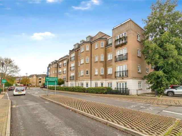 Flat for sale in Leighton-Linslade, Leighton Buzzard