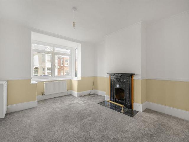 Flat for sale in Mount Pleasant, Iford