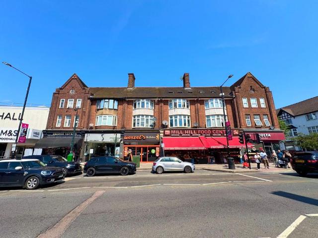 Flat for sale in Mill Hill, Greater London