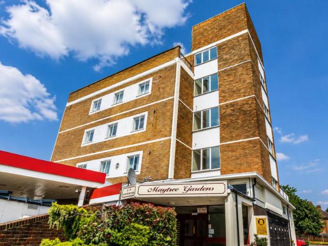 Flat for sale in London Borough of Ealing, Greater London