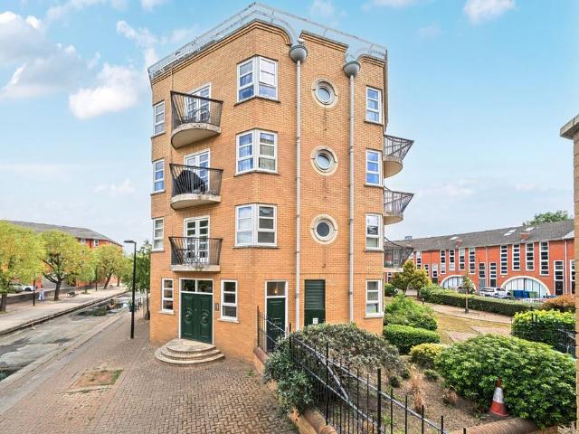 Flat for sale in Rotherhithe, Greater London