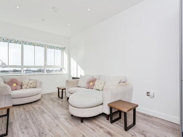 Flat for sale in North Watford