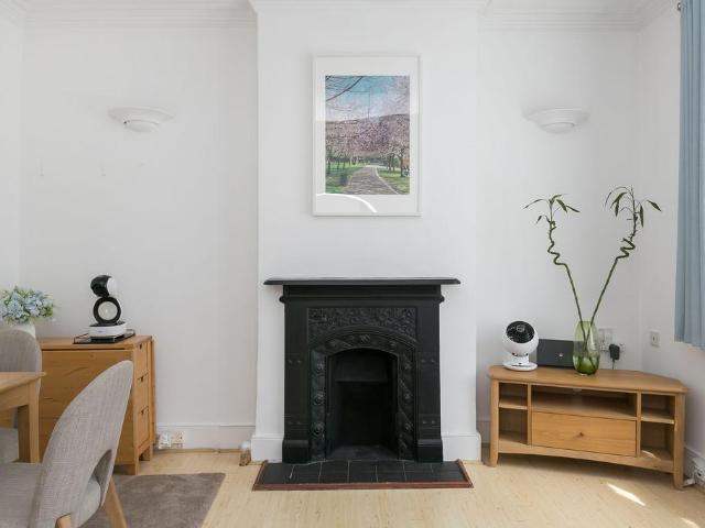 Flat for sale in Paddington, Greater London
