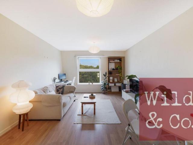 Flat for sale in Shacklewell, Greater London