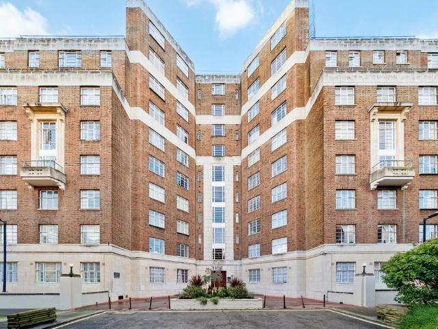 Flat for sale in Hammersmith, Greater London