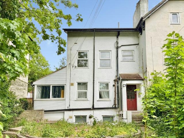 Flat for sale in Stone, Monks Orchard