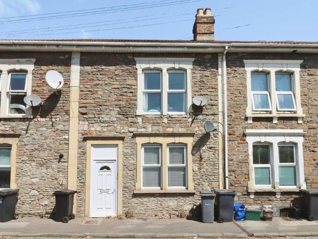 Flat for sale in Feckenham, City Of Bristol