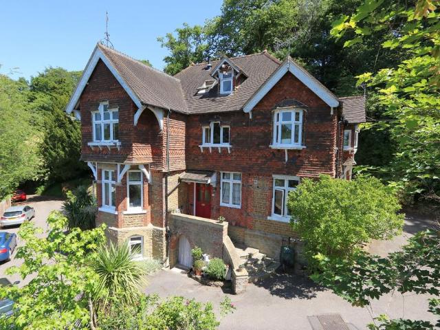 Flat for sale in Binscombe, Fole