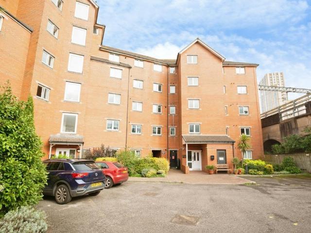 Flat for sale in Riverside, Cardiff