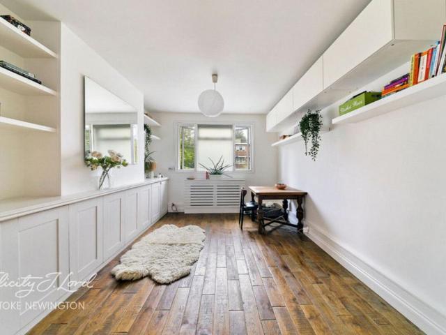 Flat for sale in Stoke Newington, Greater London