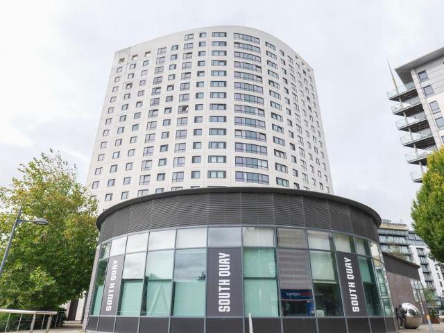 Flat for sale in Richmond Hill, West Yorkshire