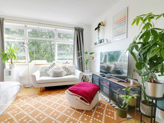 Flat for sale in Blackheath Royal Standard, Greater London