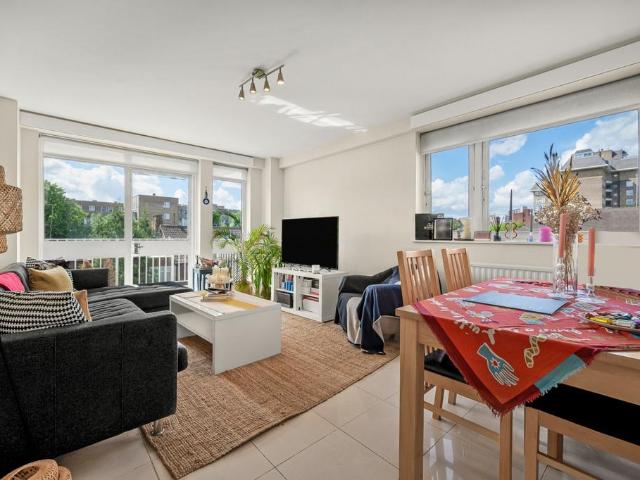 Flat for sale in Belsize Park, Greater London