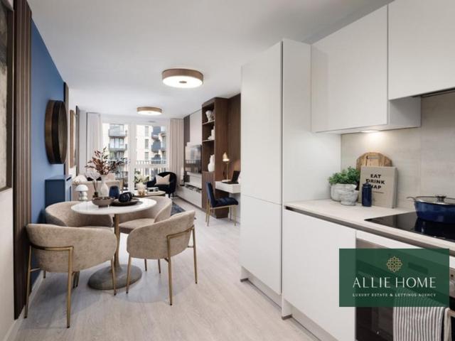 Flat for sale in Hayes, Greater London