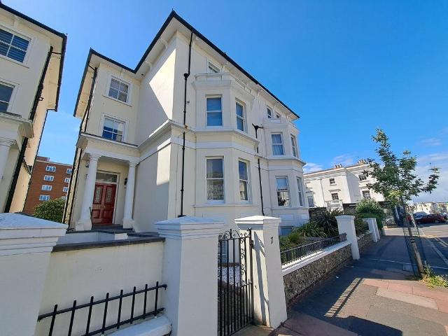 Flat for sale in Eastbourne, East Sussex