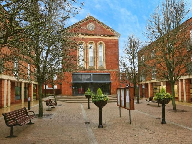 Flat for sale in Knowle, Winchester