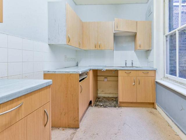 Flat for sale in Kentish Town, Greater London