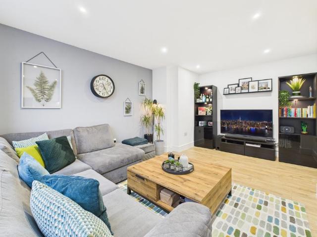 Flat for sale in Castlefield, Cressex