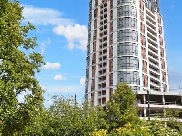 Flat for sale in Salford Quays, Salford