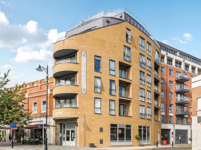 Flat for sale in Fishery, Maidenhead