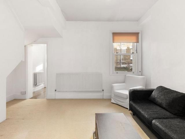 Flat for sale in Fulham, Greater London