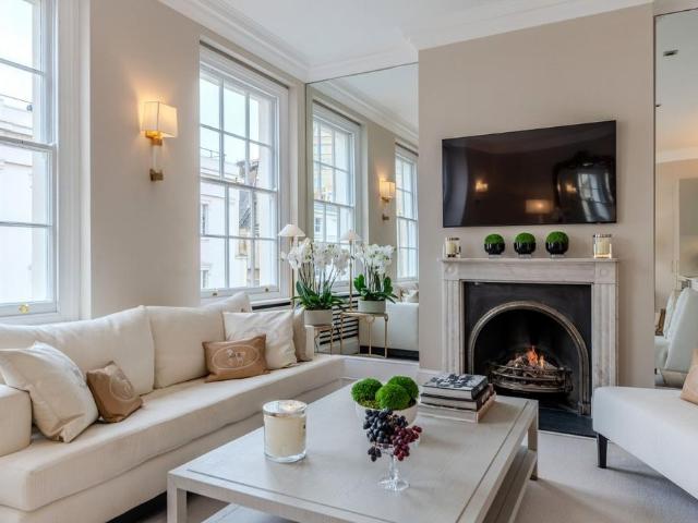 Flat for sale in Belgravia, Greater London