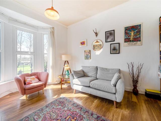 Flat for sale in Penge, Greater London
