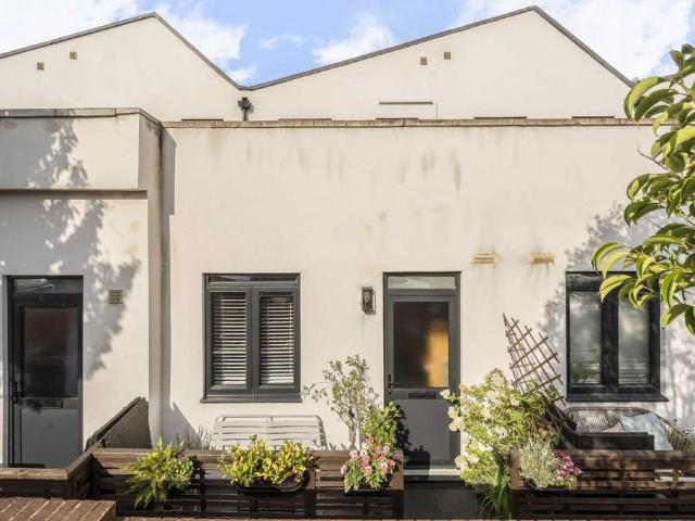 Flat for sale in Hale End, Greater London