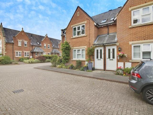 Flat for sale in Welwyn, Fretherne