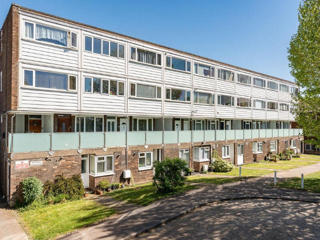 Flat for sale in Kings Hill, Colliers End