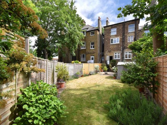 Flat for sale in East Dulwich, Greater London