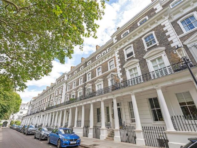 Flat for sale in Brompton, Greater London