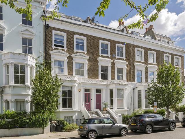 Flat for sale in North Kensington, Greater London