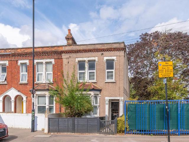 Flat for sale in London Borough of Croydon, Greater London
