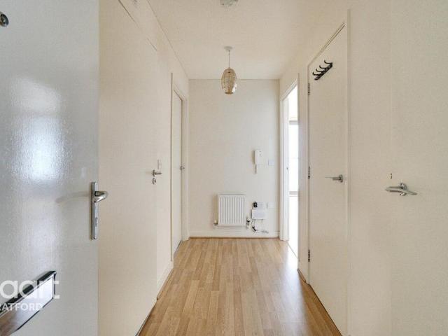 Flat for sale in Stratford Marsh, Greater London
