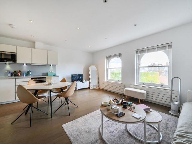 Flat for sale in Brompton, Greater London