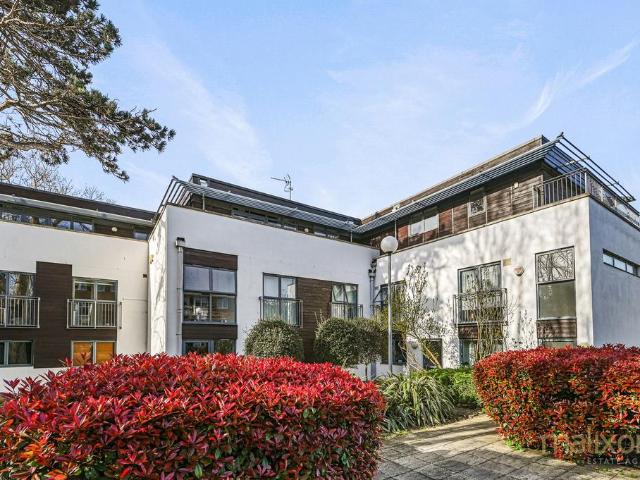 Flat for sale in Streatham Hill, Greater London