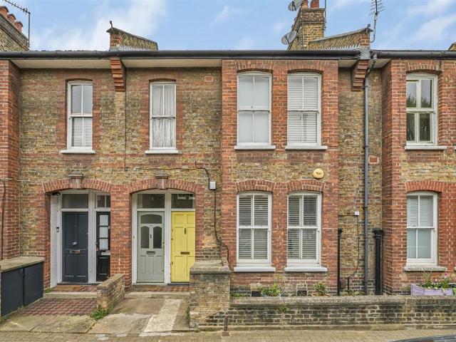 Flat for sale in Clapham Junction, Greater London