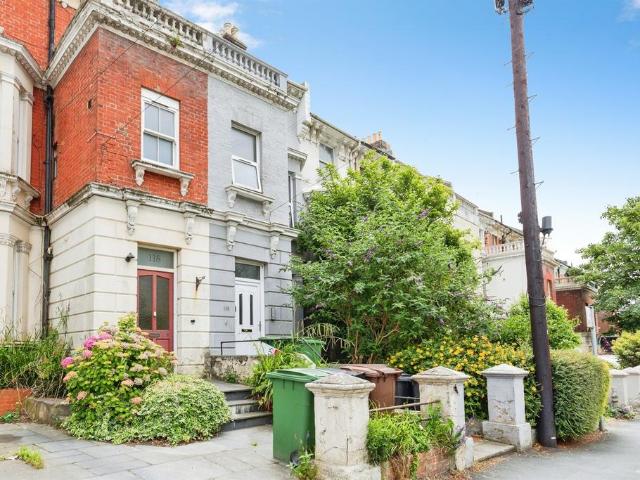 Flat for sale in Blacklands, Guestling Green