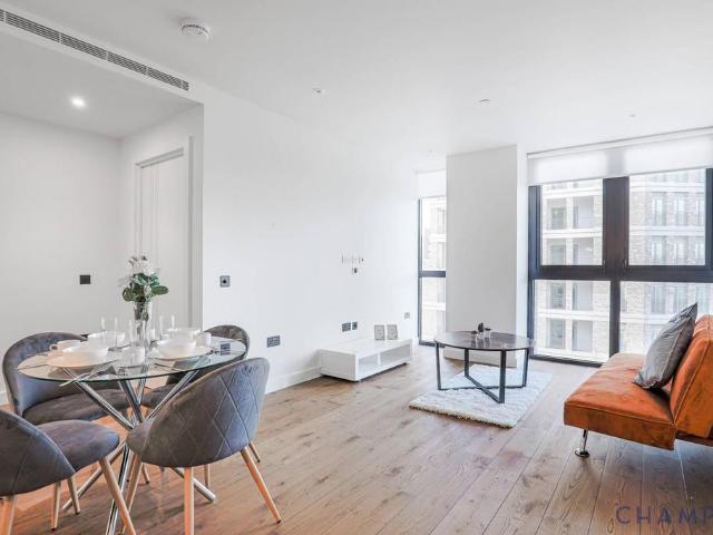 Flat for sale in St. George in the East, Wapping