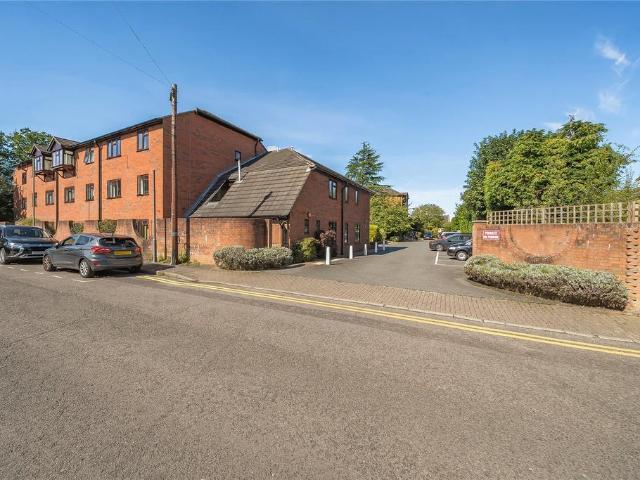 Flat for sale in Locksbottom, Greater London
