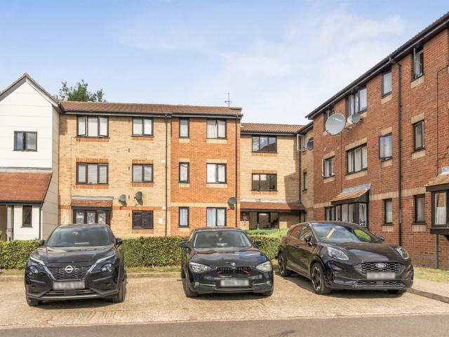 Flat for sale in Carterhatch, Greater London