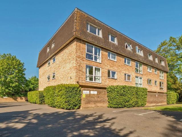 Flat for sale in Row Town, Surrey