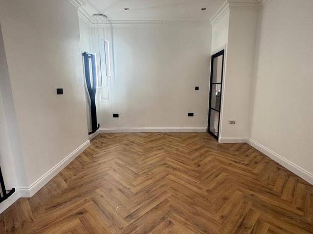 Flat for sale in Kilburn, Greater London