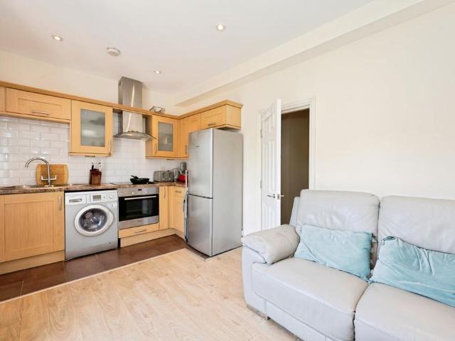Flat for sale in Lower Green Esher, Blackhills