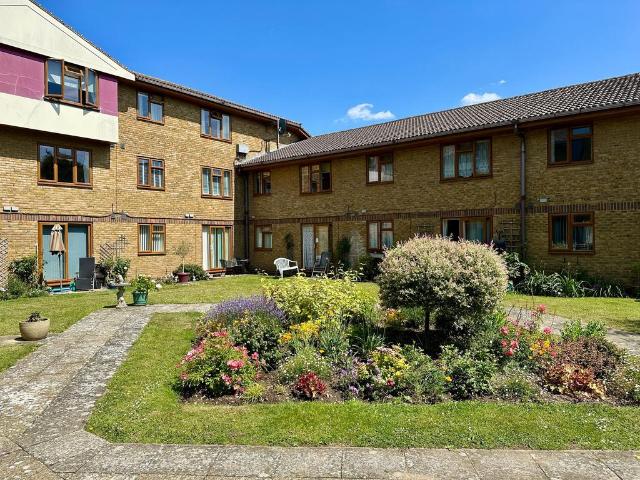 Flat for sale in Great Burstead, Essex