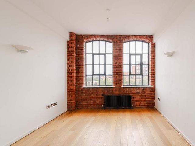 Flat for sale in Feckenham, City Of Bristol