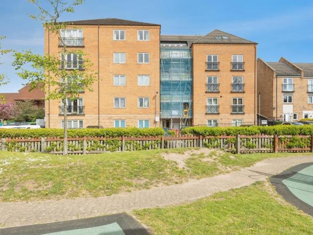 Flat for sale in Elmfield, Leicestershire