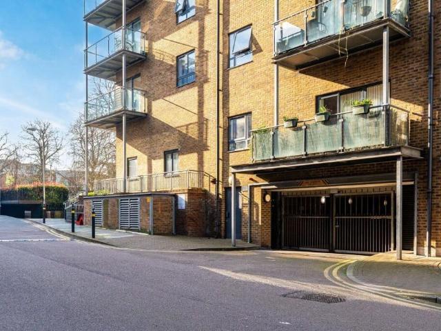 Flat for sale in London Borough of Lewisham, Greater London